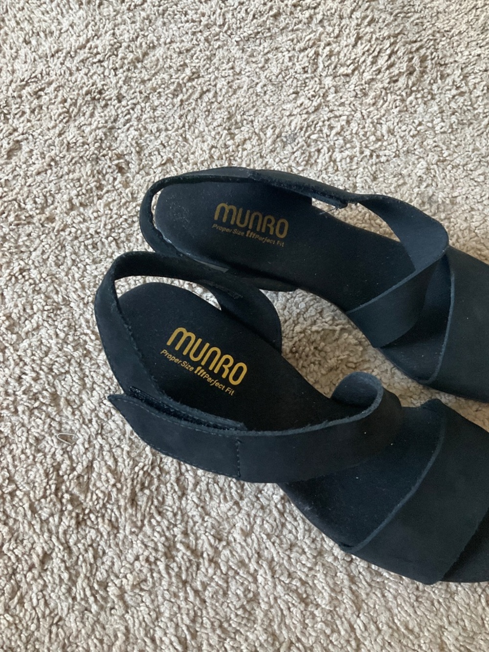 Munro Lucia Sandal in Black Nubuck leather - Picture 4 of 8